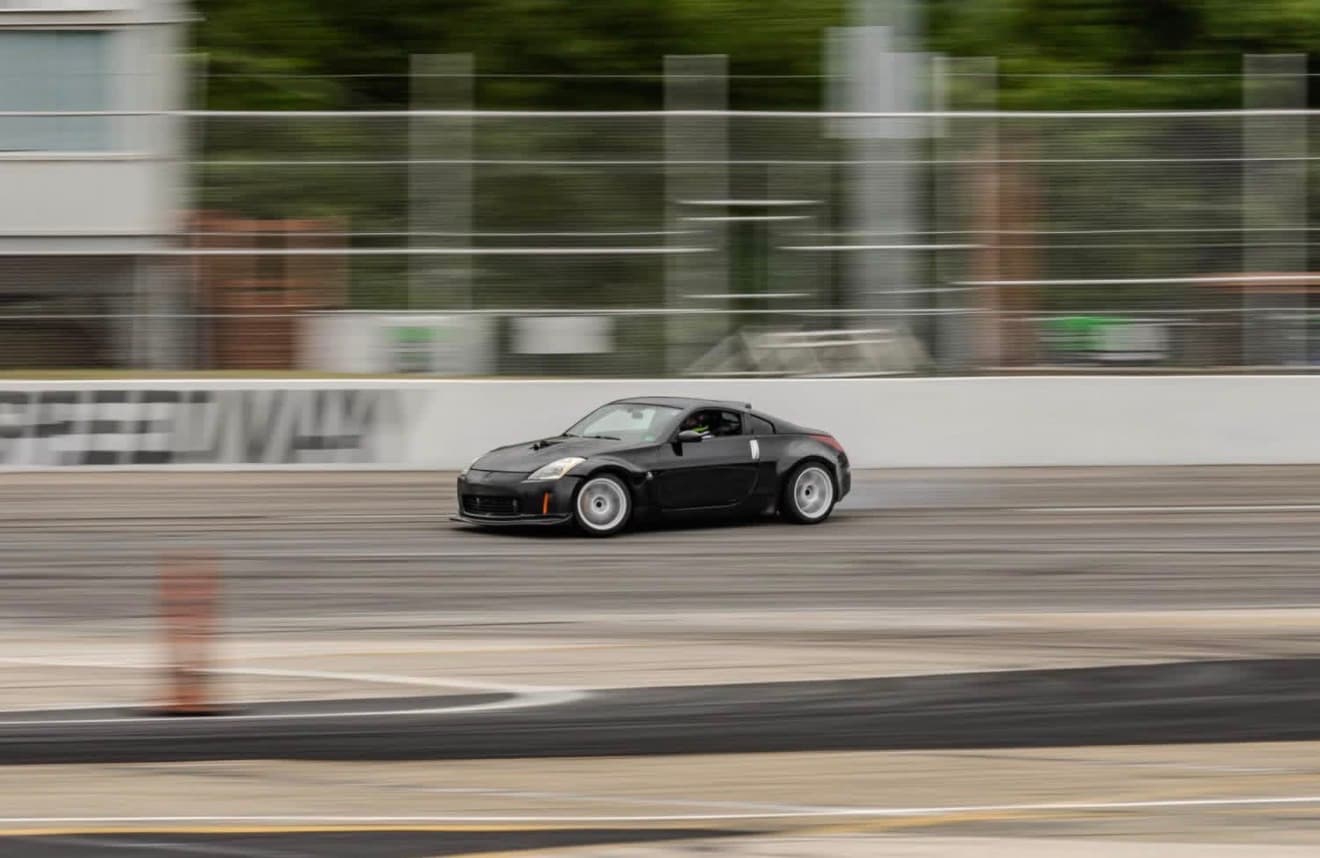 2004 Nissan 350Z · Coupe 2D — thumbnail 3